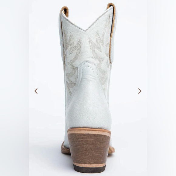 Idyllwind White Ankle Boots - Picture 5 of 13